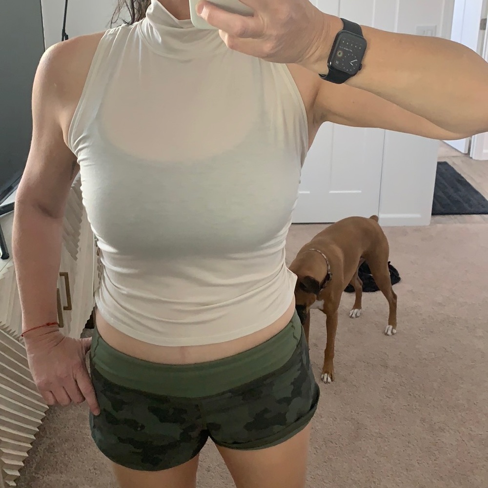 Lululemon see the horizon tank NWT L. Beige